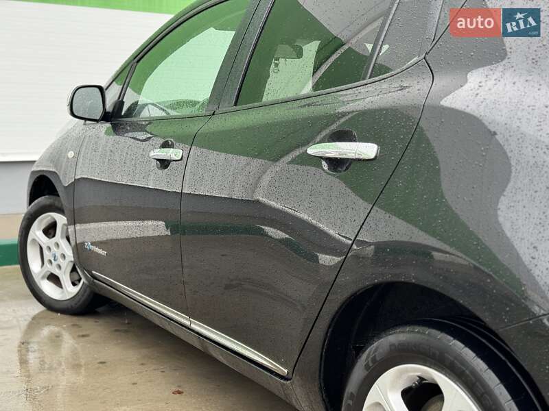 Хетчбек Nissan Leaf 2013 в Олександрії