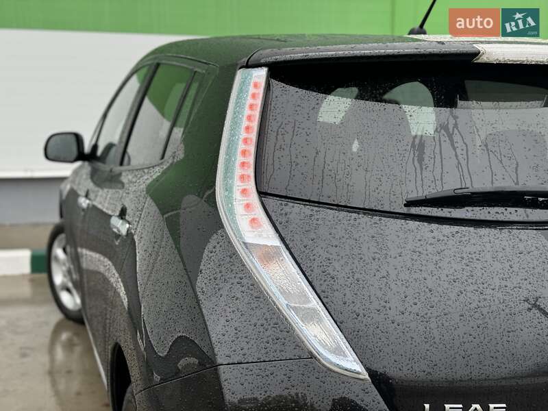 Хетчбек Nissan Leaf 2013 в Олександрії