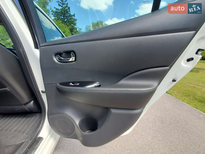 Хетчбек Nissan Leaf 2019 в Дніпрі