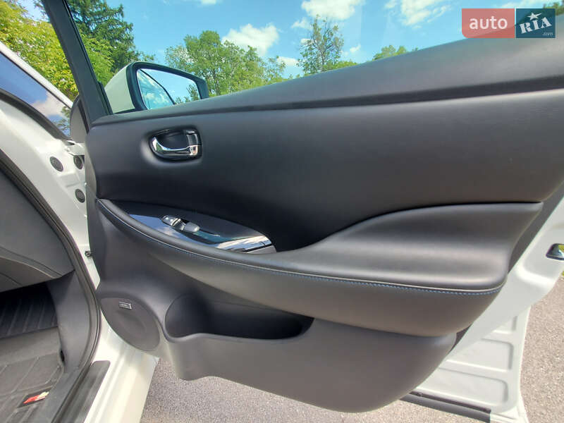 Хетчбек Nissan Leaf 2019 в Дніпрі