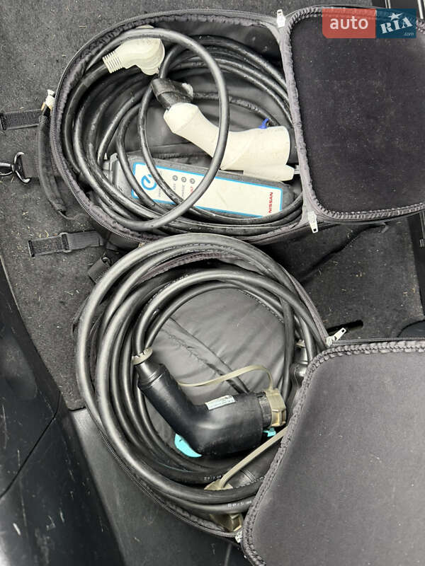 Хетчбек Nissan Leaf 2016 в Луцьку