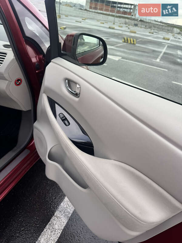 Хетчбек Nissan Leaf 2012 в Львові