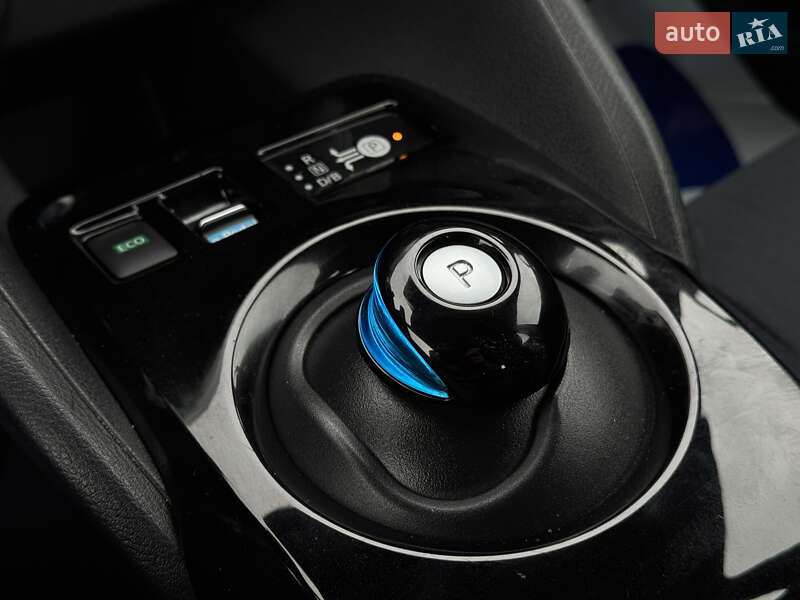 Хэтчбек Nissan Leaf 2018 в Киеве