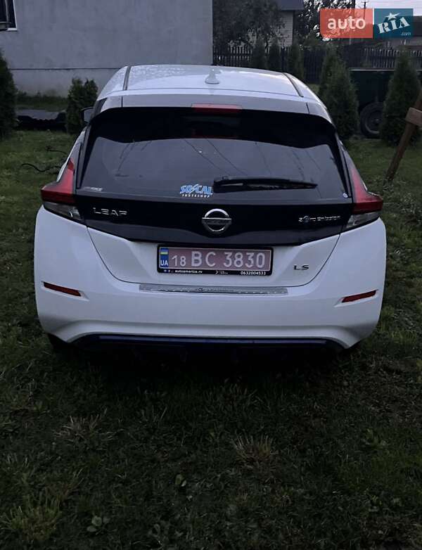 Хетчбек Nissan Leaf 2023 в Полтаві