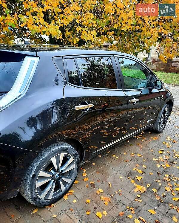 Хетчбек Nissan Leaf 2013 в Дніпрі