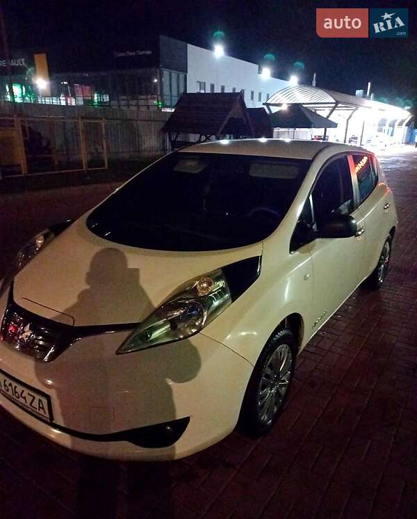 Хетчбек Nissan Leaf 2013 в Полтаві