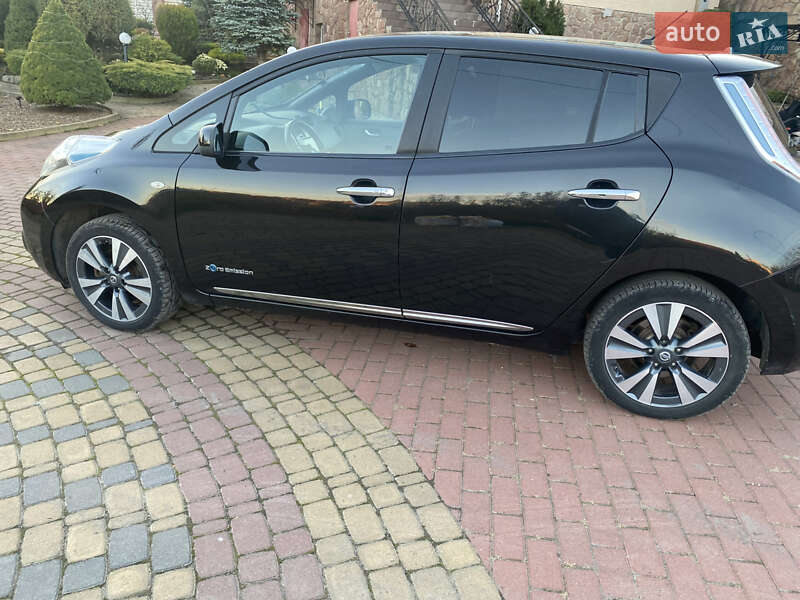 Хэтчбек Nissan Leaf 2015 в Хмельницком