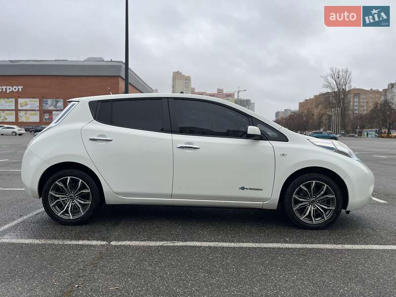 Хэтчбек Nissan Leaf 2016 в Киеве