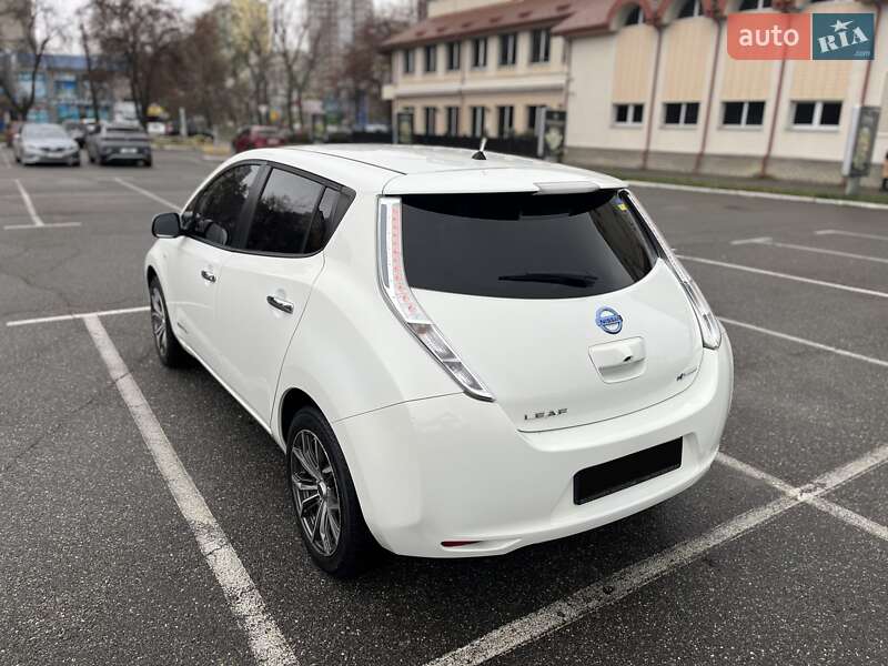 Хэтчбек Nissan Leaf 2016 в Киеве