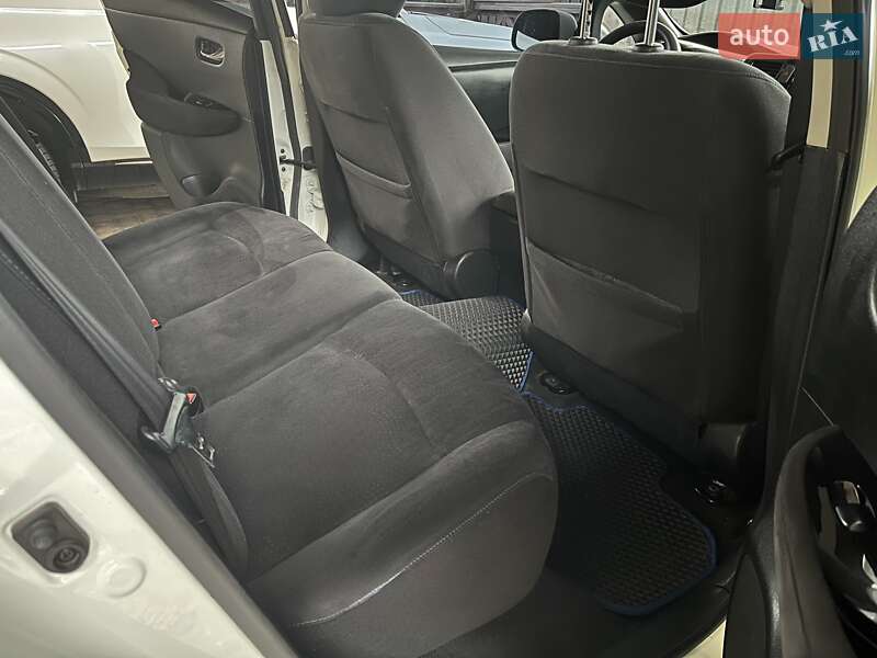 Хэтчбек Nissan Leaf 2016 в Киеве