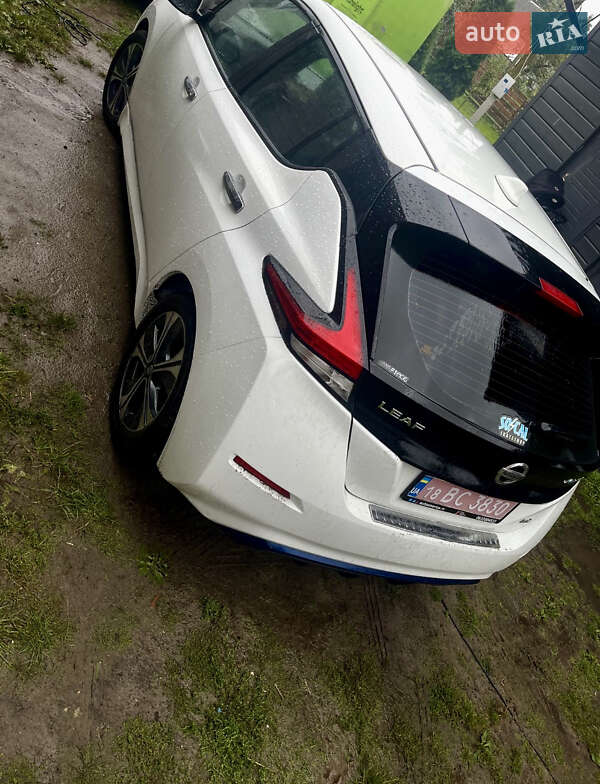 Хэтчбек Nissan Leaf 2023 в Полтаве