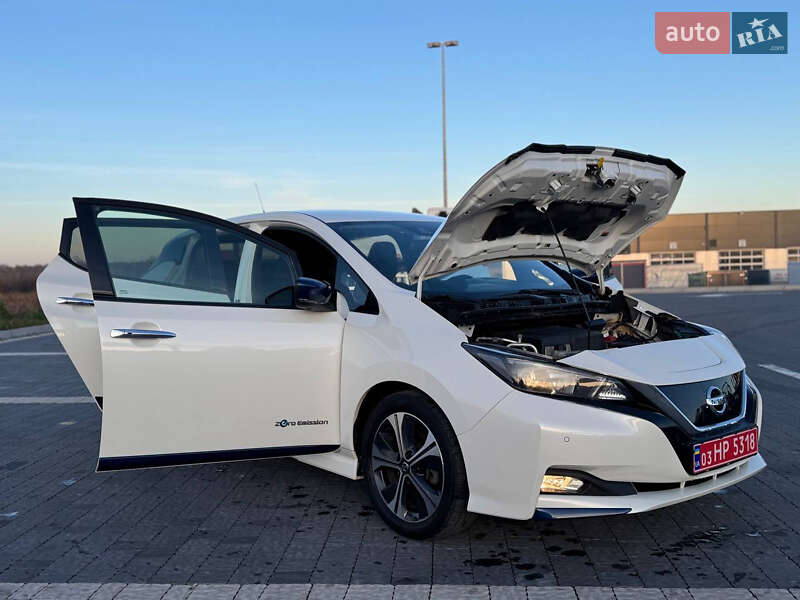 Хэтчбек Nissan Leaf 2018 в Львове