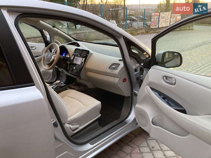Хэтчбек Nissan Leaf 2013 в Золочеве фото 12 Хэтчбек Nissan Leaf 2013 в Золочеве
