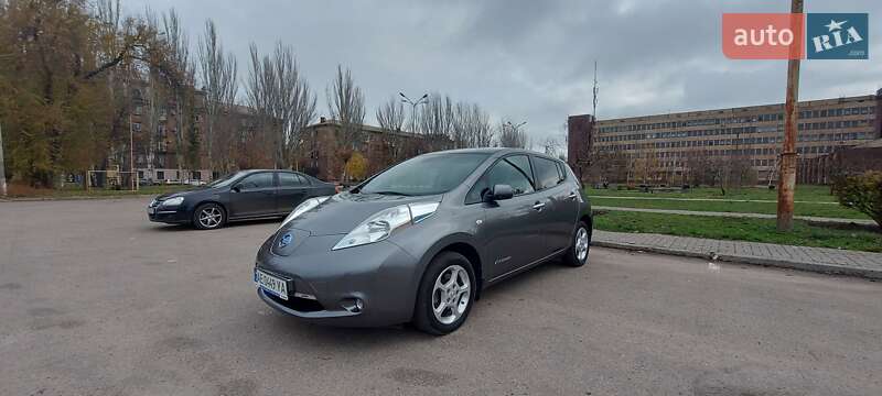 Хэтчбек Nissan Leaf 2015 в Кривом Роге фото 3 Хэтчбек Nissan Leaf 2015 в Кривом Роге