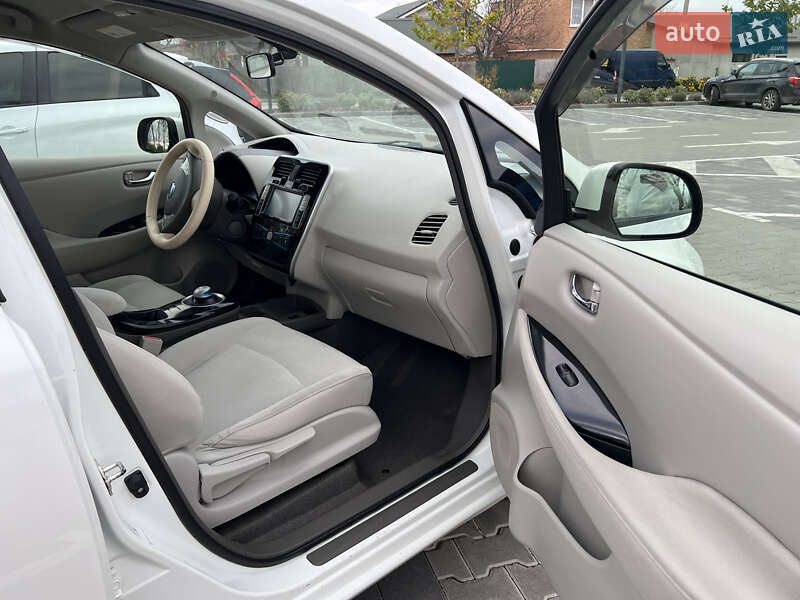 Хэтчбек Nissan Leaf 2013 в Виннице