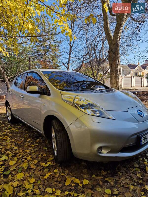 Хэтчбек Nissan Leaf 2012 в Одессе