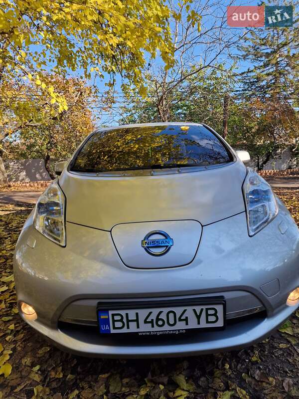 Хэтчбек Nissan Leaf 2012 в Одессе