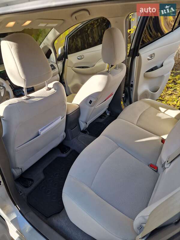 Хэтчбек Nissan Leaf 2012 в Одессе