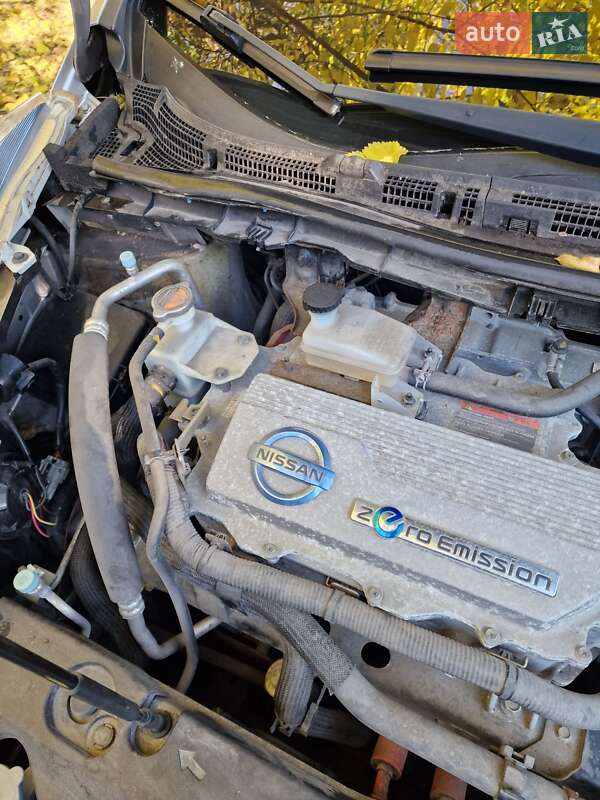 Хэтчбек Nissan Leaf 2012 в Одессе