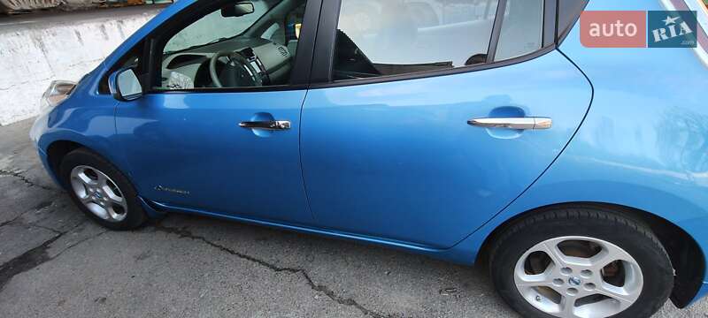 Хэтчбек Nissan Leaf 2014 в Запорожье