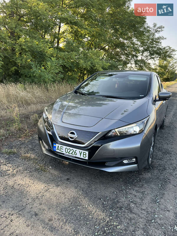 Хэтчбек Nissan Leaf 2018 в Соленом