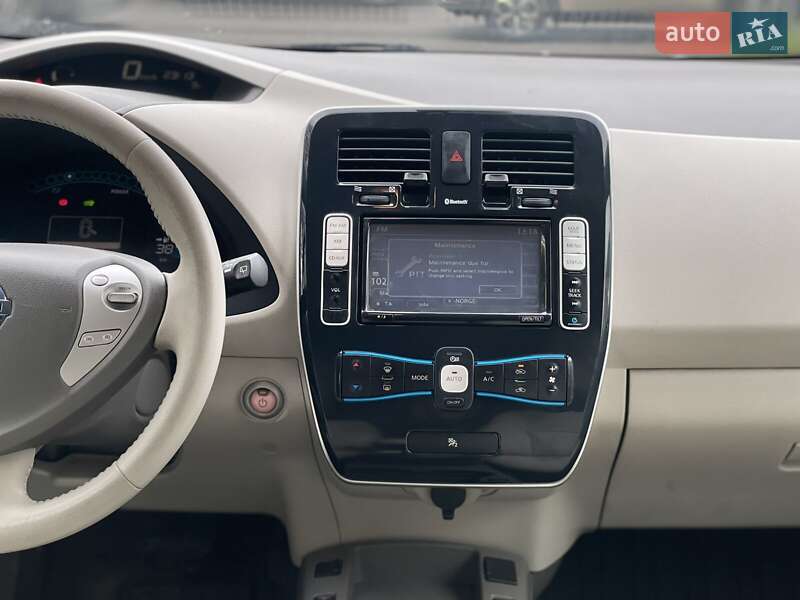 Хэтчбек Nissan Leaf 2012 в Днепре