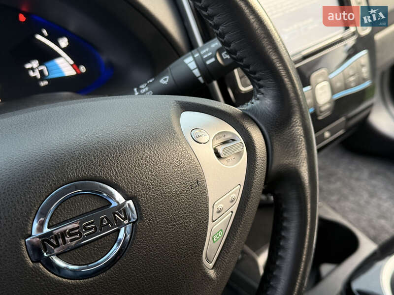 Хэтчбек Nissan Leaf 2015 в Ровно