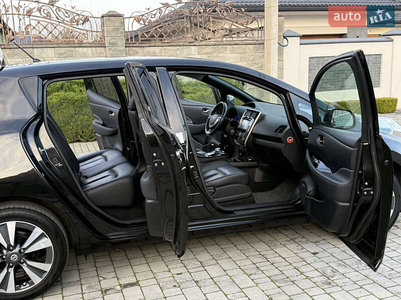 Хэтчбек Nissan Leaf 2015 в Ровно