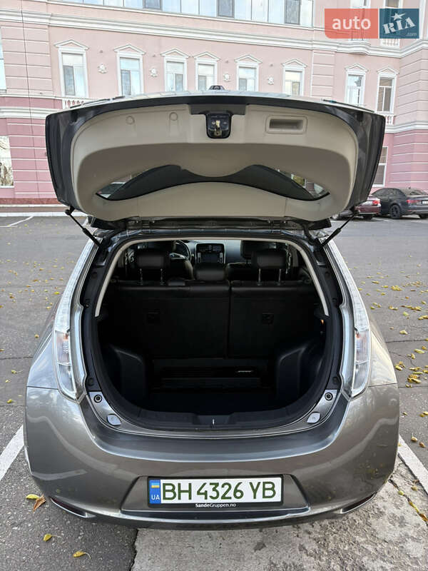 Хэтчбек Nissan Leaf 2015 в Одессе