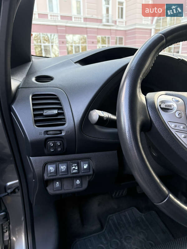 Хэтчбек Nissan Leaf 2015 в Одессе