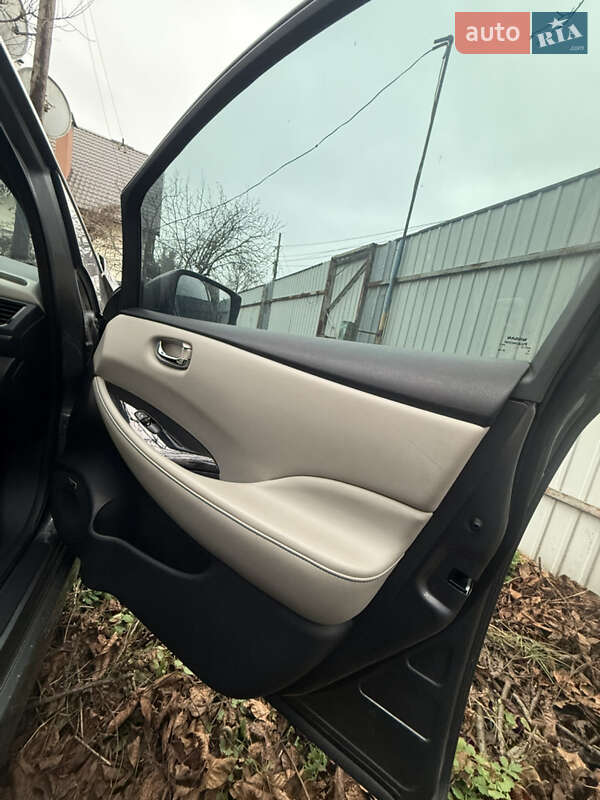 Хэтчбек Nissan Leaf 2018 в Киеве