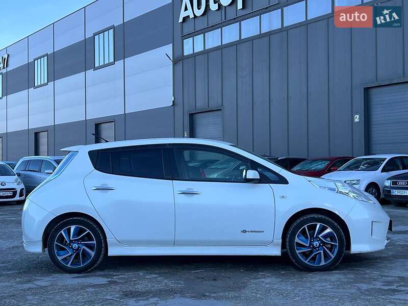 Хэтчбек Nissan Leaf 2014 в Львове