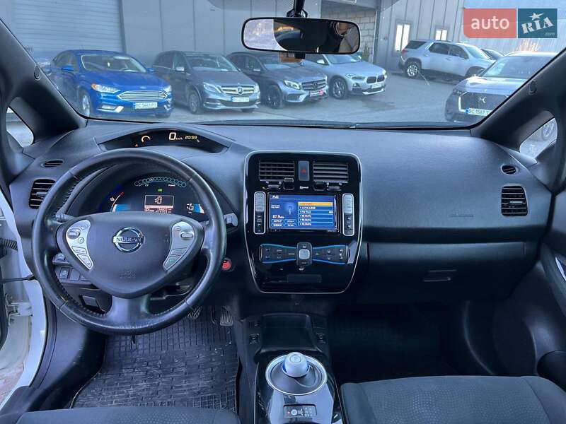 Хэтчбек Nissan Leaf 2014 в Львове