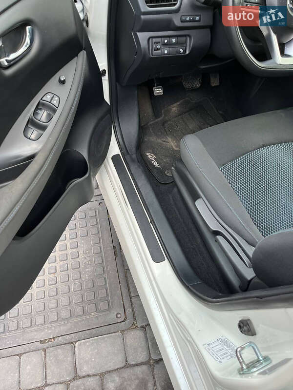 Хетчбек Nissan Leaf 2021 в Кам'янському