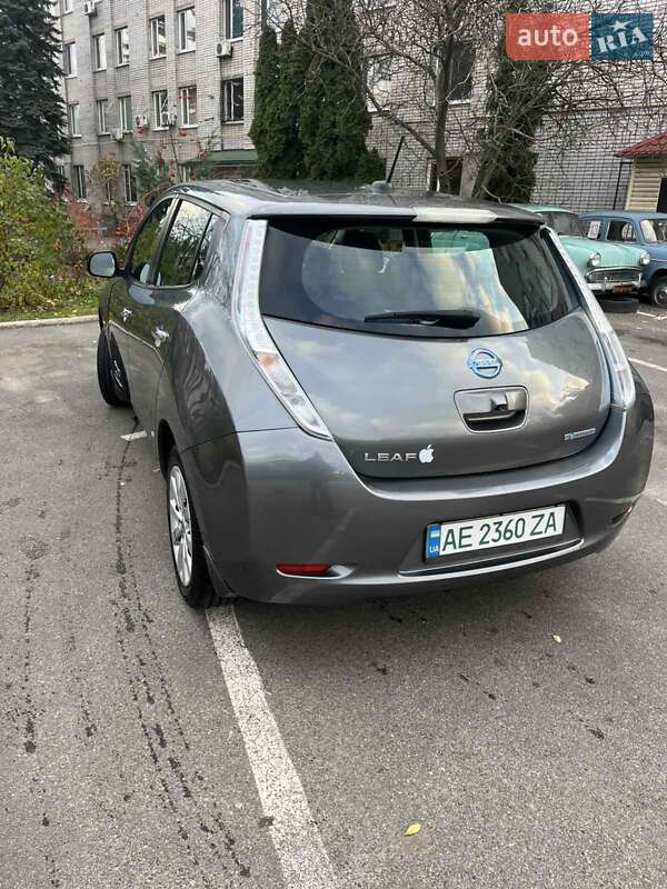 Хэтчбек Nissan Leaf 2017 в Днепре