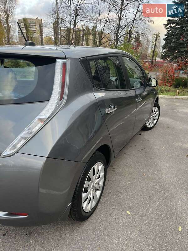 Хэтчбек Nissan Leaf 2017 в Днепре