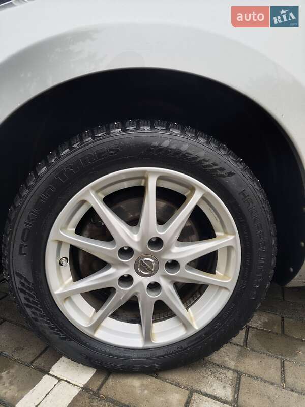 Хэтчбек Nissan Leaf 2013 в Луцке