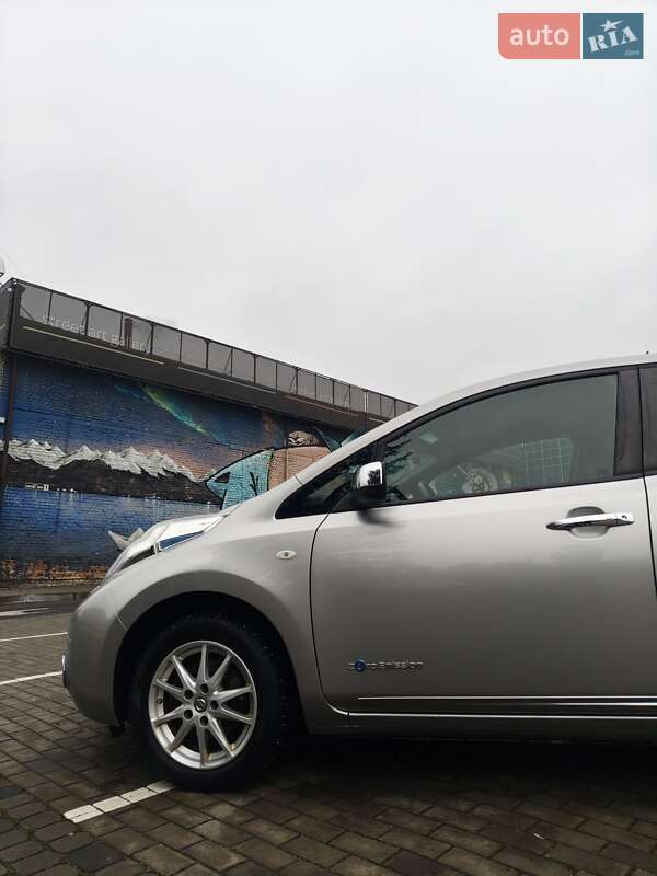 Хэтчбек Nissan Leaf 2013 в Луцке