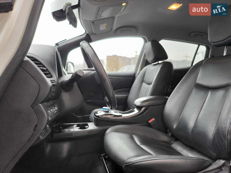 Хетчбек Nissan Leaf 2015 в Києві
