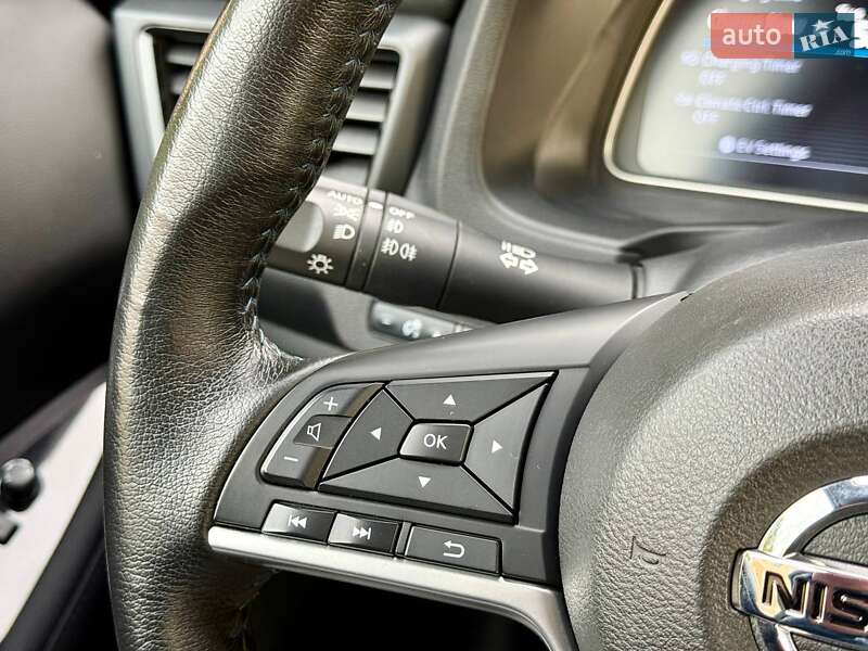 Хэтчбек Nissan Leaf 2021 в Самборе