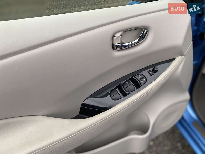Хэтчбек Nissan Leaf 2011 в Луцке