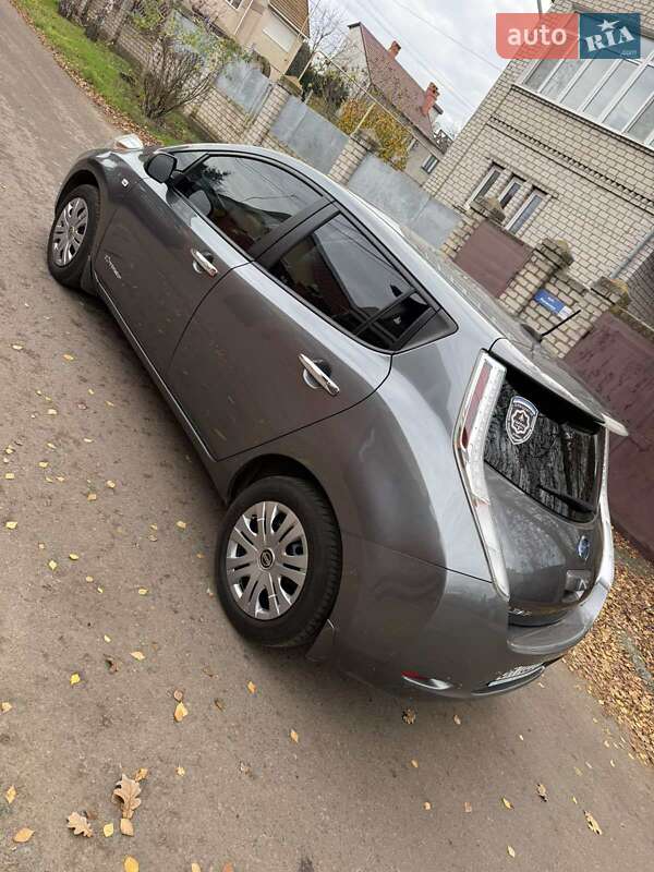 Хэтчбек Nissan Leaf 2015 в Одессе