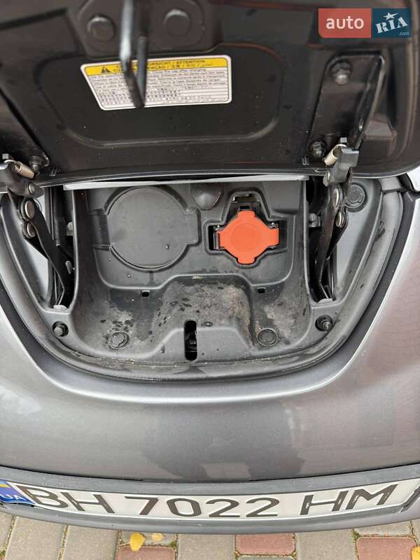 Хэтчбек Nissan Leaf 2015 в Одессе