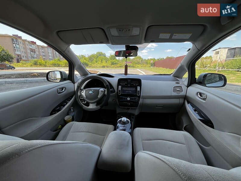 Хетчбек Nissan Leaf 2011 в Умані фото 6 Хетчбек Nissan Leaf 2011 в Умані