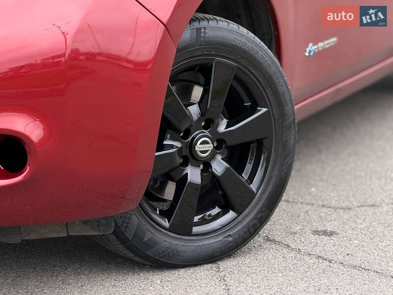 Хэтчбек Nissan Leaf 2016 в Кривом Роге