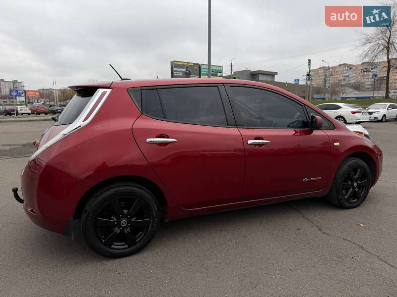 Хэтчбек Nissan Leaf 2016 в Кривом Роге