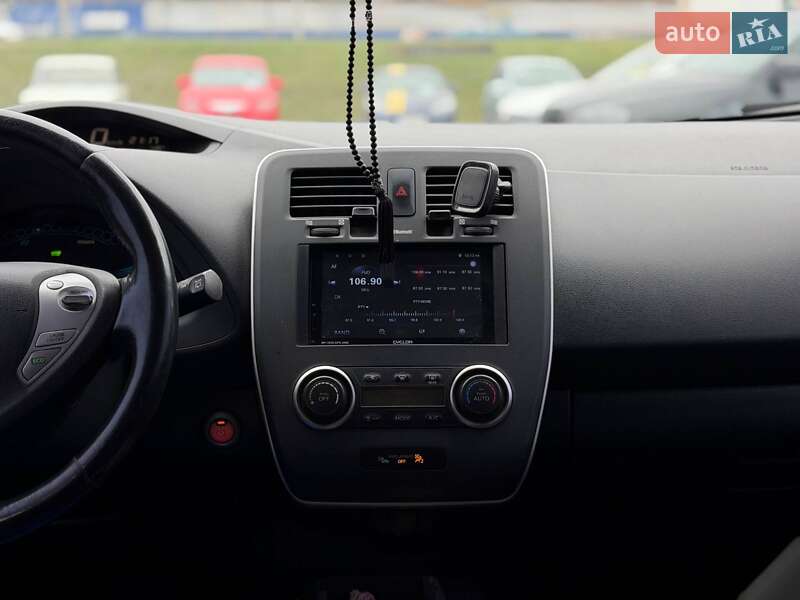 Хэтчбек Nissan Leaf 2016 в Кривом Роге