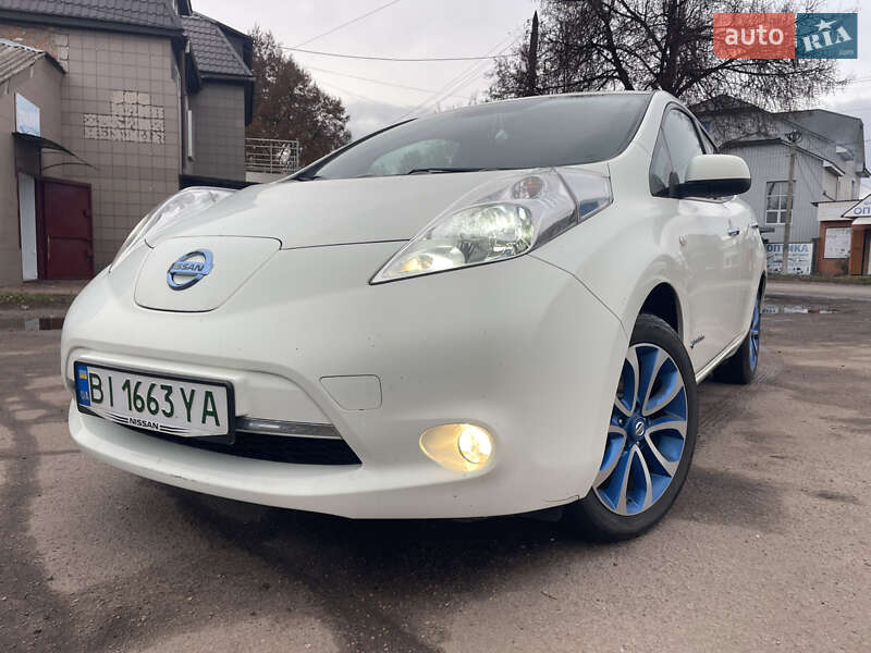Хэтчбек Nissan Leaf 2016 в Бахмаче