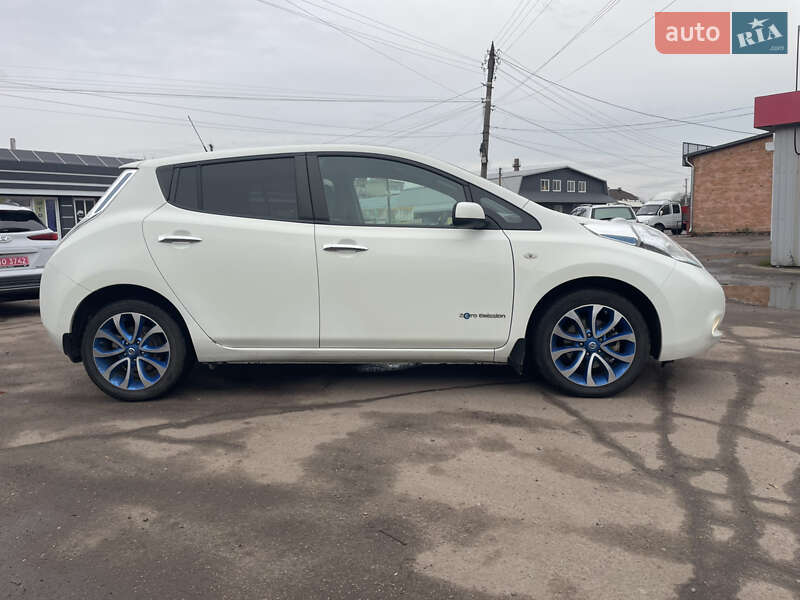 Хэтчбек Nissan Leaf 2016 в Бахмаче