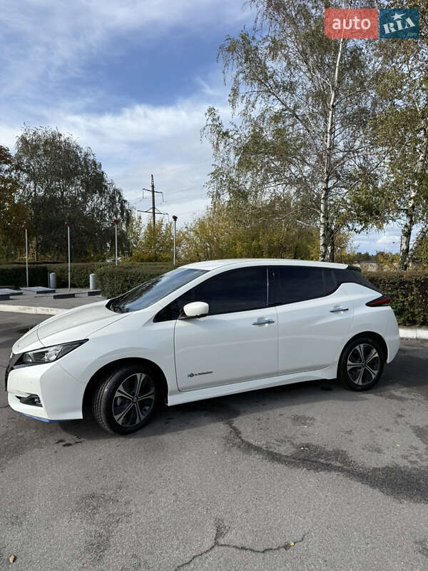 Хэтчбек Nissan Leaf 2019 в Каменском